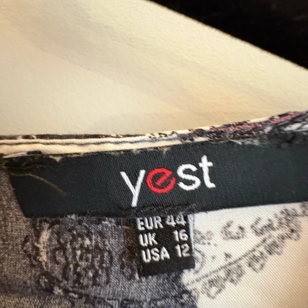 YEST Floral Print Women's Top - Picture 2 of 4